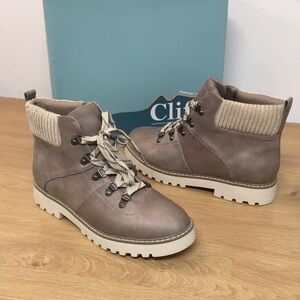 Cliffs by White Mountain Women's Tan Ankle Boots